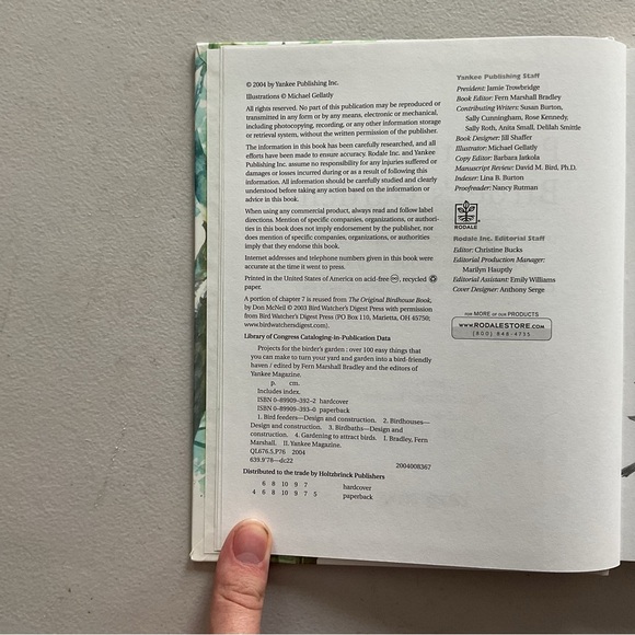 Projects for the Birder’s Garden Hardcover Book - Picture 3 of 5